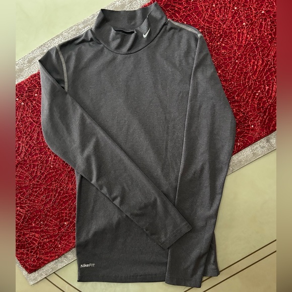 Boy’s NIKEfit base layer - Picture 4 of 16